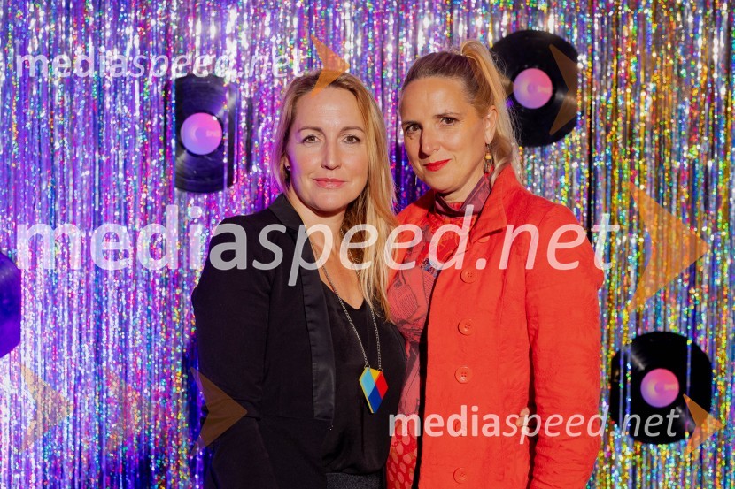  Eva  Hren, pevka;  Katarina Habe, KatrinasVročica V ŽIVO! v Špas teatru