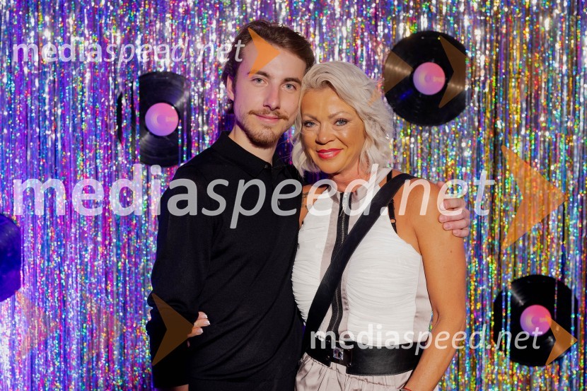  Žiga Flajnik, kostumograf;  Anita Lončar, Lepotni studio PriveVročica V ŽIVO! v Špas teatru