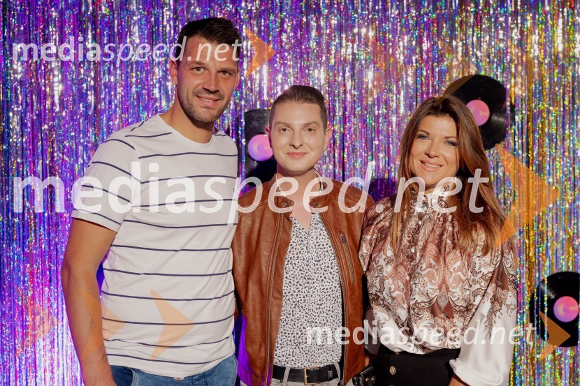  Saša Lalović, nogometaš;  Damjan Murko, pevec;  Jasna Kuljaj, TV voditeljicaVročica V ŽIVO! v Špas teatru