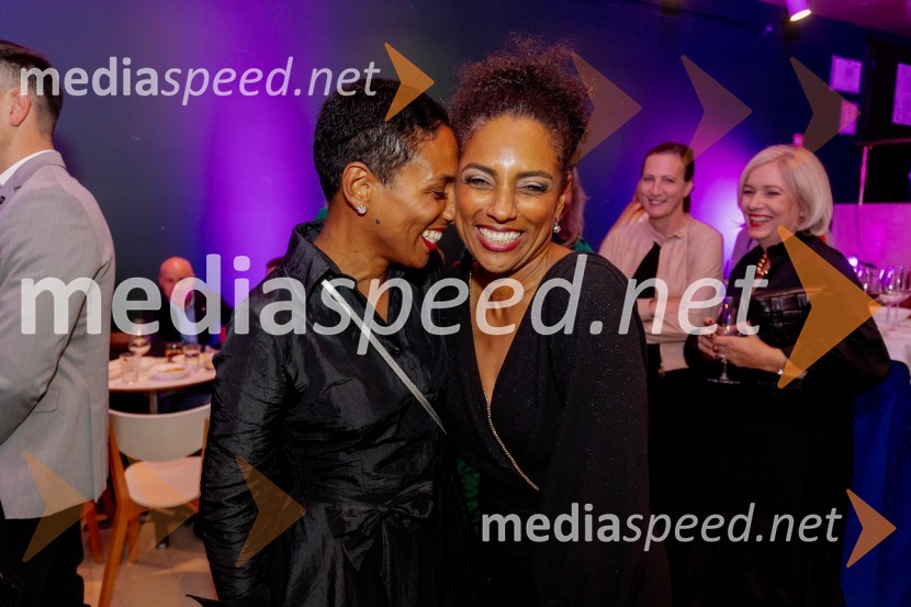  Leticia  Yebuah Slapnik, arhitektka in glasbenica;  Irena Yebuah Tiran, operna pevkaVročica V ŽIVO! v Špas teatru