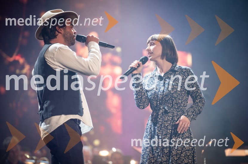  Blaž  Učakar, glasbenik, skupina Čedahuči;  Mojca  Zalar, pevka, skupina ČedahučiFrišno Fresh, dan nove slovenske glasbe 2022