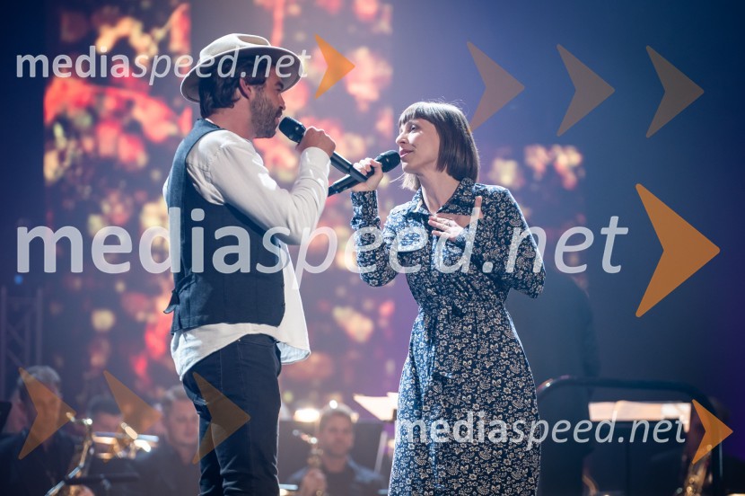  Blaž  Učakar, glasbenik, skupina Čedahuči;  Mojca  Zalar, pevka, skupina ČedahučiFrišno Fresh, dan nove slovenske glasbe 2022