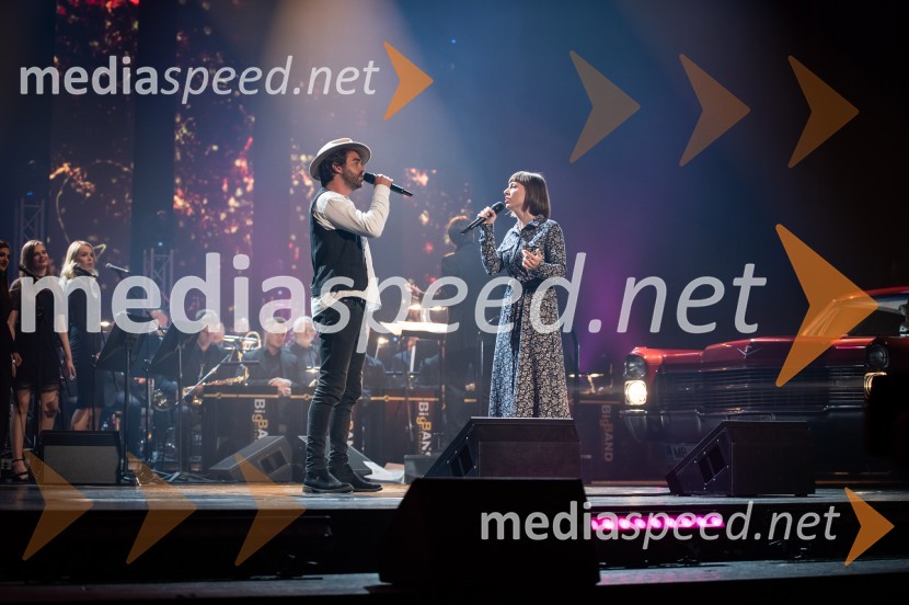  Blaž  Učakar, glasbenik, skupina Čedahuči;  Mojca  Zalar, pevka, skupina ČedahučiFrišno Fresh, dan nove slovenske glasbe 2022