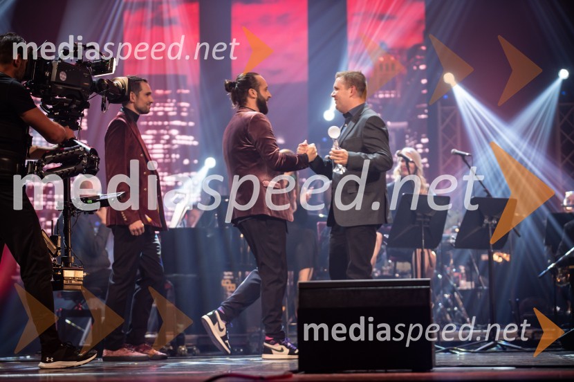  Vid Turica, Muzičari;  Marko Kocjan - Emkej, glasbenik;  Robert Levstek,  odgovorni urednik Radia Maribor, moderator prireditevFrišno Fresh, dan nove slovenske glasbe 2022