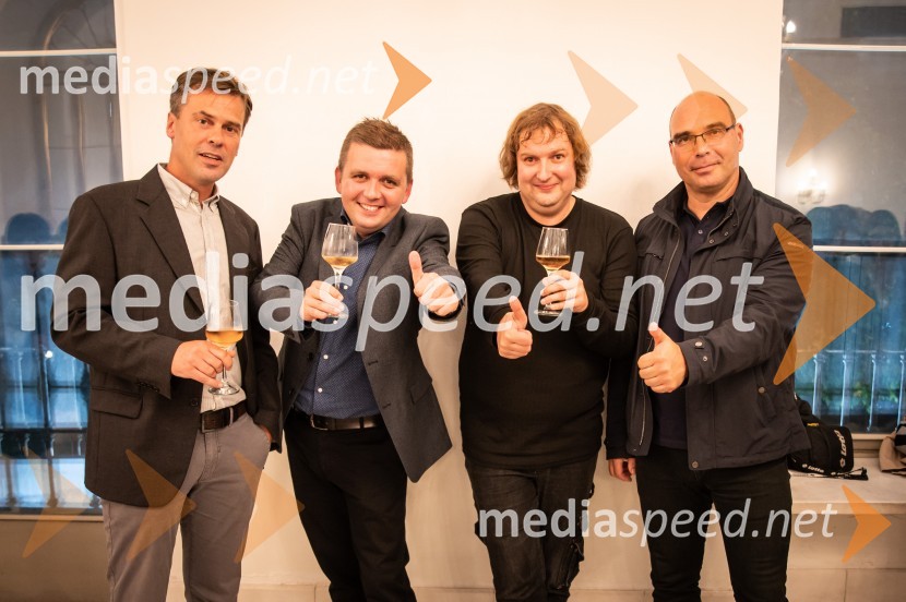  Darko Pukl, glavni urednik, Radio Si;  Robert Levstek,  odgovorni urednik Radia Maribor, moderator prireditev;  Gregor Stermecki, urednik, Radio Maribor;  Matej Žunkovič, vodja centra RTV MariborFrišno Fresh, dan nove slovenske glasbe 2022