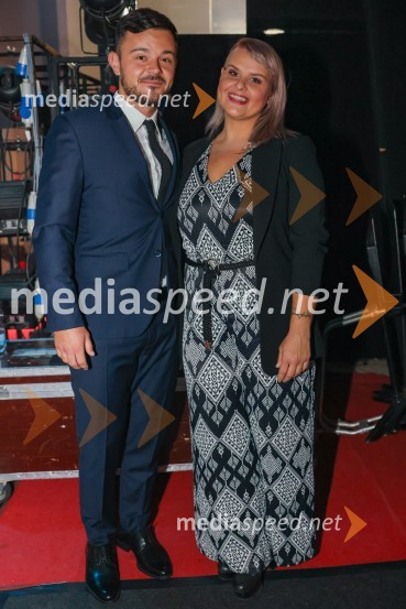  Žan Hauptman, pevec, klaviaturist;  Anja  Hrastovšek, pevka skupine Soul, jazz in jazFrišno Fresh, dan nove slovenske glasbe 2022