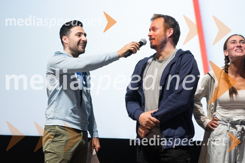  Haris Zulić, radijski voditelj, Radio 1;  Marko Žerjal, novinar, Planet TV;  Alenka Tetičkovič, igralkaKung Fu Tačke, premiera filma v Cineplexx Ljubljana