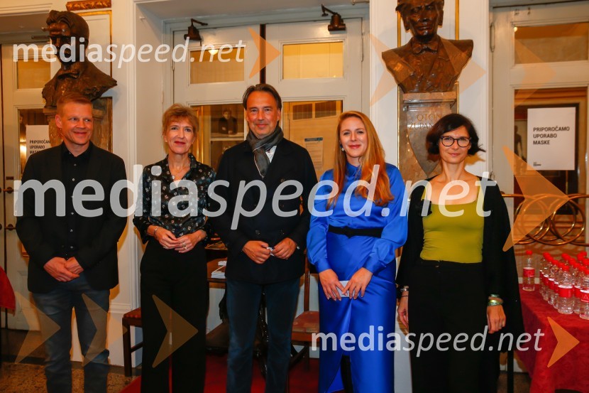  Luka Nabergoj, pomočnik ravnateljice SNG Drama Ljubljana;  Vesna Jurca Tadel, ravnateljice SNG Drama Ljubljana;  Tomislav  Čizmić, predsednik uprave, Mercator d.d.;  Barbara Svetek, vodja službe za marketing SNG Drama Ljubljana;  Špela Zorn, organizatorka programa SNG Drama LjubljanaPrometej, premiera antičnega mita z mednarodno zasedbo