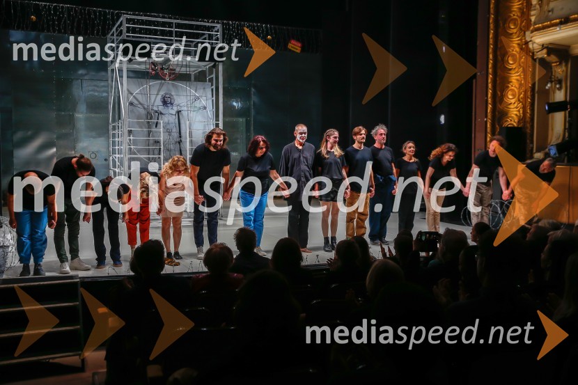  Mirela Pană, igralka;  ... ;  ... ;  ... ;  ... ;  Domen Novak, igralec ;  ... ;  ... ;  Eva Jesenovec, igralka;  ... ;  Áron Dimény, igralec;  ... ;  Andrea Vindis, igralka;  ... ;  Zsolt Bogdán, igralecPrometej, premiera antičnega mita z mednarodno zasedbo