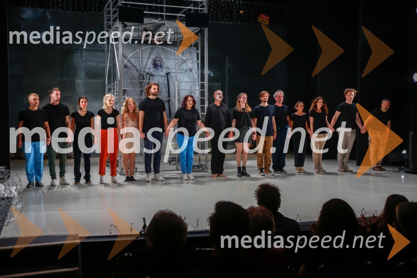  Mirela Pană, igralka;  ... ;  ... ;  ... ;  ... ;  Domen Novak, igralec ;  ... ;  ... ;  Eva Jesenovec, igralka;  ... ;  Áron Dimény, igralec;  ... ;  Andrea Vindis, igralka;  ... ;  Zsolt Bogdán, igralecPrometej, premiera antičnega mita z mednarodno zasedbo