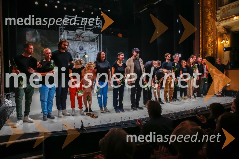  ... ;  Mirela Pană, igralka;  Domen Novak, igralec ;  ... ;  ... ;  ... ;  ... ;  Gábor  Tompa, režiser;  ... ;  Eva Jesenovec, igralka;  ... ;  ... ;  ... ;  Andrea Vindis, igralka;  Erwin Şimşensohn, asistent režiserja;  ... ;  Zsolt Bogdán, igralecPrometej, premiera antičnega mita z mednarodno zasedbo