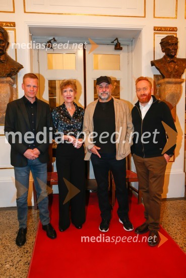  Luka Nabergoj, pomočnik ravnateljice SNG Drama Ljubljana;  Vesna Jurca Tadel, ravnateljice SNG Drama Ljubljana;  Gábor  Tompa, režiser;  Erwin Şimşensohn, asistent režiserjaPrometej, premiera antičnega mita z mednarodno zasedbo