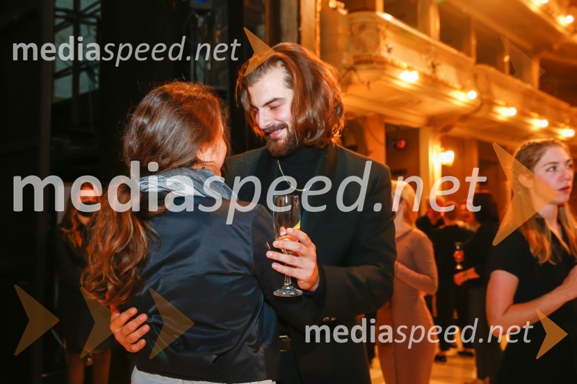  ... ;  Domen Novak, igralec Prometej, premiera antičnega mita z mednarodno zasedbo