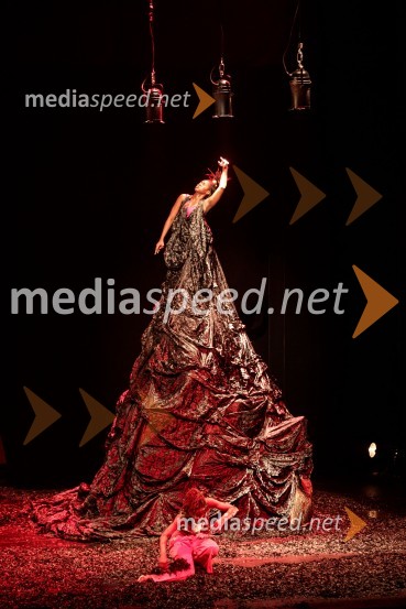  Jolie NgemiFaso Danse Théâtre: WAKATT, premiera v Cankarjevem domu