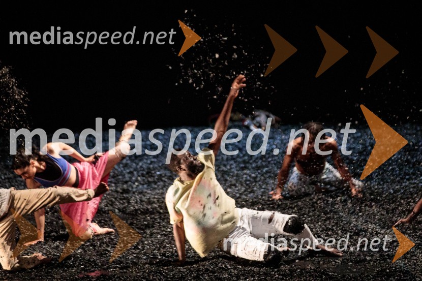  Jean-Robert Koudogbo KikiFaso Danse Théâtre: WAKATT, premiera v Cankarjevem domu
