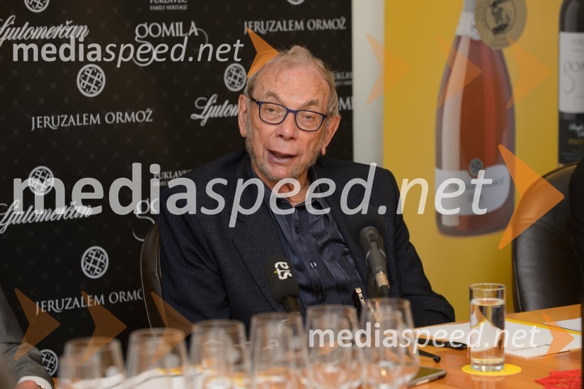  Vladimir Puklavec, lastnik in direktor P&F Holding VinoUmrl lastnik ene največjih vinskih kleti pri nas, Vladimir Puklavec