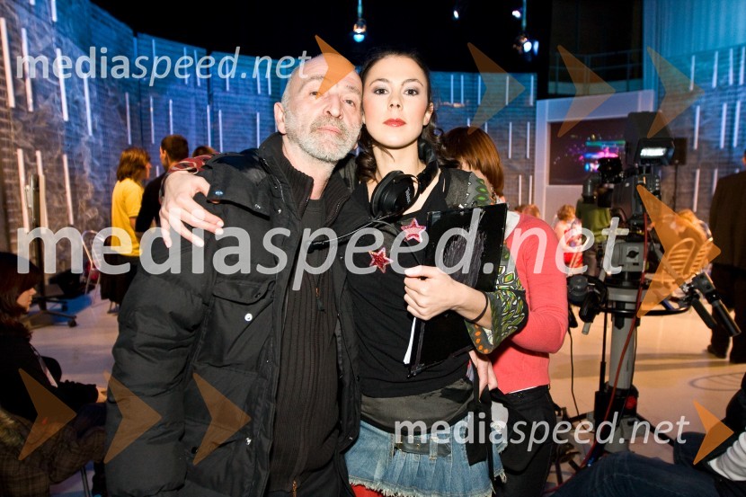 Njegoš Maravič, režiser odaje EMA09 in Ajda Toman, povezovalka programa v Green RoomuEMA 2009, finale