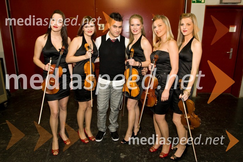 Omar Naber s spremljevalno skupinoEMA 2009, finale