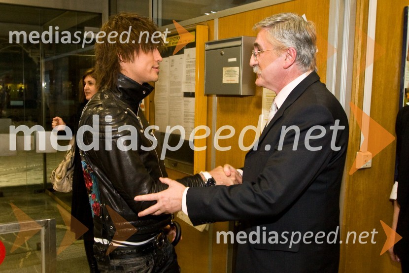 Dima Bilan, zmagovalec Evrovizijske popevke 2008 in Petar Radovič, odgovorni urednik razvedrilnega programa TV SlovenijaEMA 2009, finale