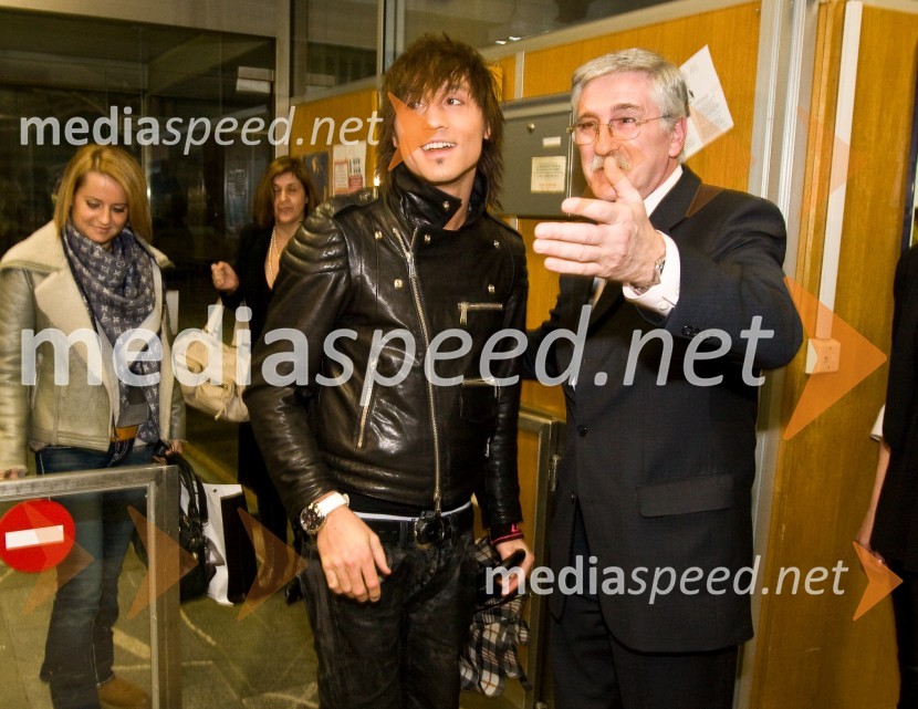 Dima Bilan, zmagovalec Evrovizijske popevke 2008 in Petar Radovič, odgovorni urednik razvedrilnega programa TV SlovenijaEMA 2009, finale