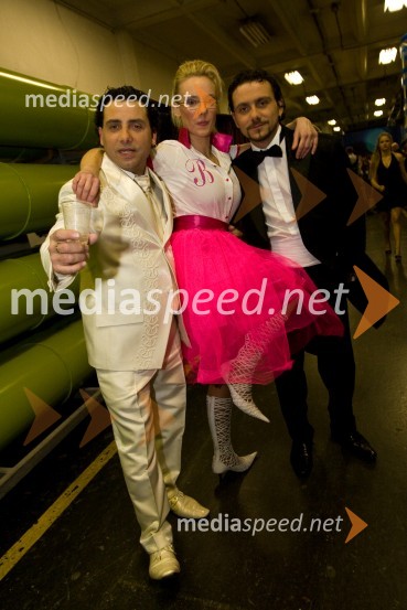 Člana skupine Langa s članico skupin BjondeEMA 2009, finale