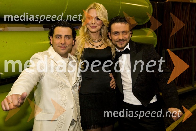 Natalija Verboten, pevka s članoma skupine LangaEMA 2009, finale