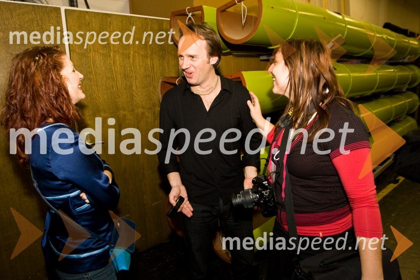 Vanja Vardjan, urednik razvedrilnega programa TV Slovenije z novinarkamaEMA 2009, finale