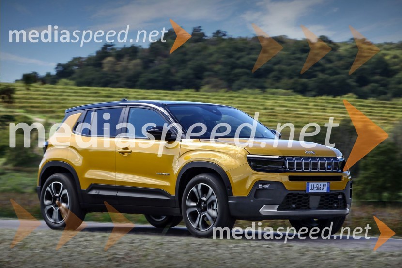 Na avtomobilskem salonu v Parizu predstavljen popolnoma novi Jeep Avenger, prvi popolnoma električni SUV znamke Jeep