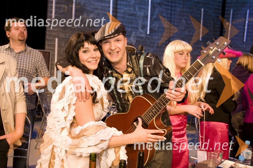 Lea Sirk, pevka, in Mitja Kodarin, skupina Ne me jugatEMA 2009, finale