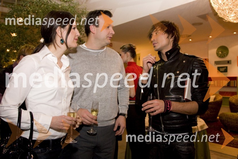 Manca Izmajlova, pevka, njen soprog Benjamin Izmajlov, glasbenik, ter Dima Bilan, zmagovalec Evrovizijske popevke 2008EMA 2009, finale