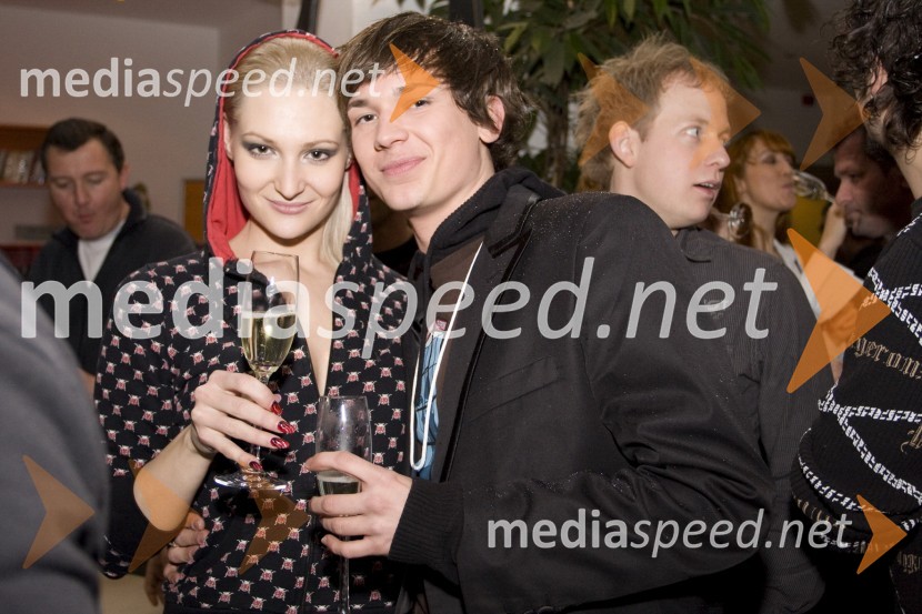 Ines Mohorko, pevka skupine Nexys, in Luka Markus, plesalec in pevecEMA 2009, finale