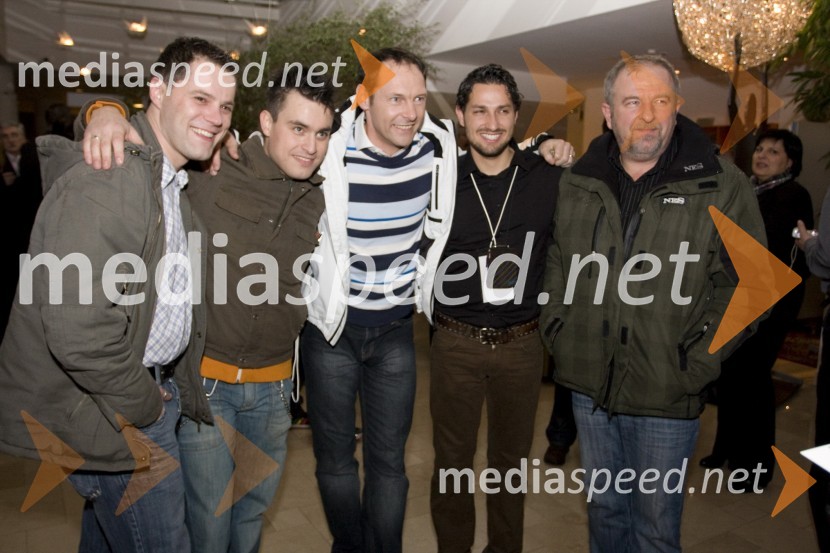 Skupina Čuki in Omar Naber, pevecEMA 2009, finale