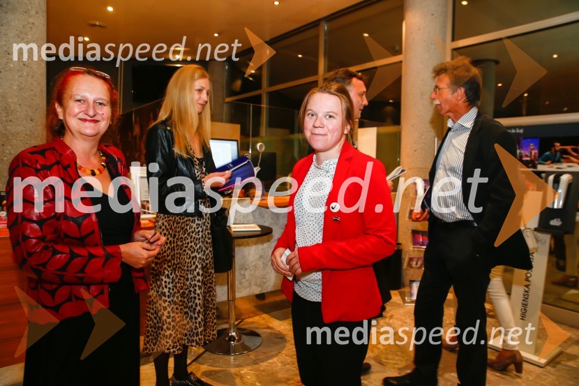  Marinka Poštrak, dramaturginja, Prešernovo gledališče Kranj;  Mateja Kokol, režiserkaPravljice našega otroštva, premiera v SNG Nova Gorica