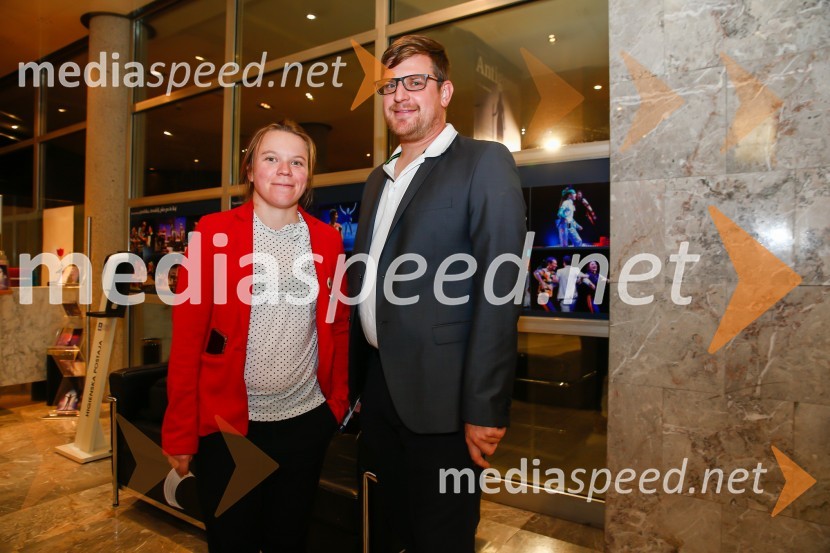  Mateja Kokol, režiserka;  Darjan Domadenik, oblikovalec svetlobePravljice našega otroštva, premiera v SNG Nova Gorica