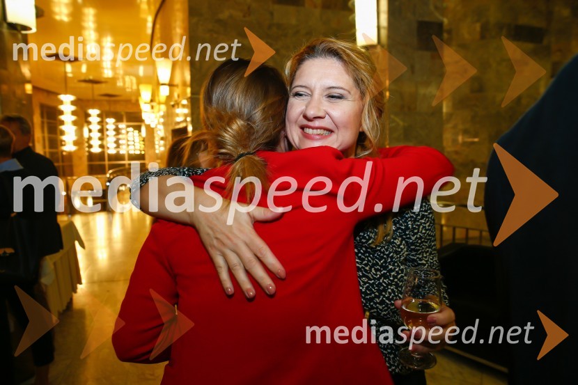  Mateja Kokol, režiserka;  Vesna Pernarčič, igralkaPravljice našega otroštva, premiera v SNG Nova Gorica