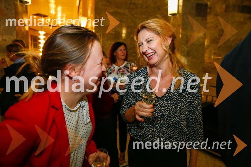  Mateja Kokol, režiserka;  Vesna Pernarčič, igralkaPravljice našega otroštva, premiera v SNG Nova Gorica