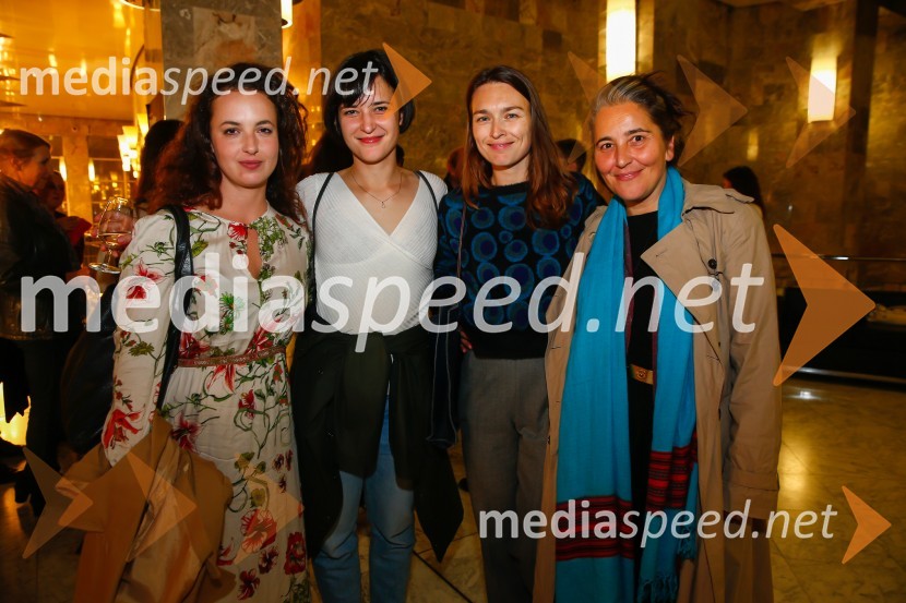  Urška Taufer, igralka;  Doroteja Nadrah, igralka;  ... ;  ... Pravljice našega otroštva, premiera v SNG Nova Gorica