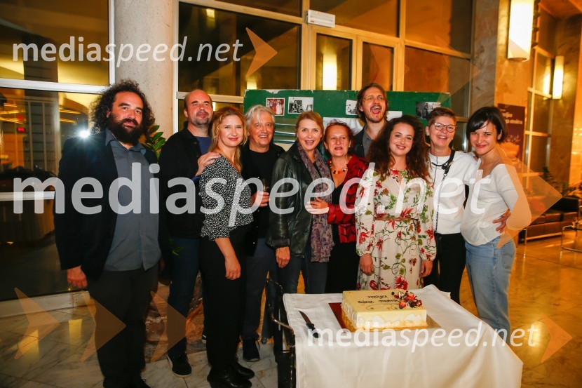   Jure Novak, režiser, direktor, Prešernovo gledališče Kranj;  Gregor Zorc, igralec;  Vesna Pernarčič, igralka;  Iztok Mlakar, igralec;  Darja Reichman, igralka;  Marinka Poštrak, dramaturginja, Prešernovo gledališče Kranj;  Blaž Setnikar, igralec;  Urška Taufer, igralka;  Mirjam Drnovšček, direktorica, SNG Nova Gorica;  Doroteja Nadrah, igralkaPravljice našega otroštva, premiera v SNG Nova Gorica