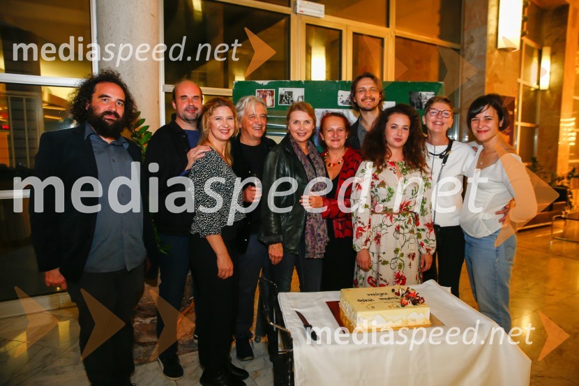   Jure Novak, režiser, direktor, Prešernovo gledališče Kranj;  Gregor Zorc, igralec;  Vesna Pernarčič, igralka;  Iztok Mlakar, igralec;  Darja Reichman, igralka;  Marinka Poštrak, dramaturginja, Prešernovo gledališče Kranj;  Blaž Setnikar, igralec;  Urška Taufer, igralka;  Mirjam Drnovšček, direktorica, SNG Nova Gorica;  Doroteja Nadrah, igralkaPravljice našega otroštva, premiera v SNG Nova Gorica