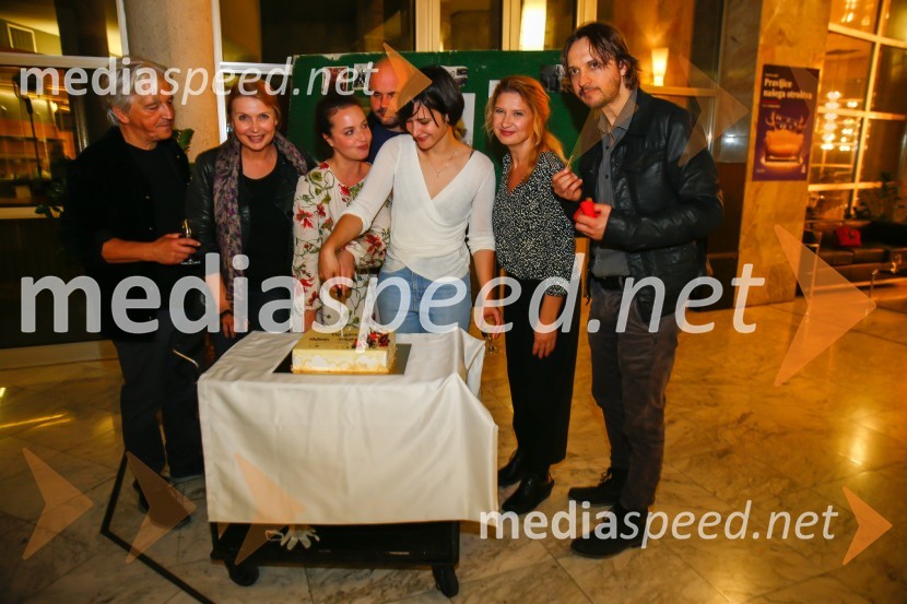  Iztok Mlakar, igralec;  Darja Reichman, igralka;  Urška Taufer, igralka;  Gregor Zorc, igralec;  Doroteja Nadrah, igralka;  Vesna Pernarčič, igralka;  Blaž Setnikar, igralecPravljice našega otroštva, premiera v SNG Nova Gorica