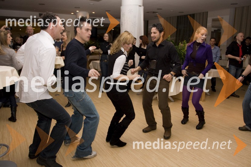 Jože Potrebuješ, skupina Čuki, Omar Naber, pevec, ..., Jernej Tozon, skupina Čuki in ...EMA 2009, finale