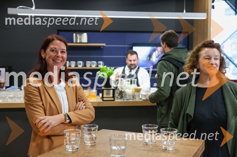  Simona Mavsar, direktorica znamke Seat pri Porsche Slovenija d.o.o.;  ... Vrhunska e-mobilnost, konferenca