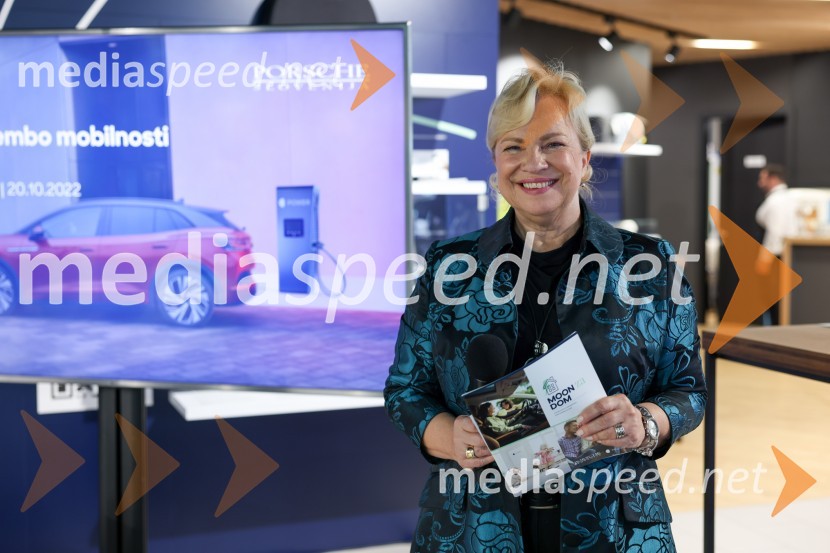  Sabrina Pečelin, vodja odnosov z javnostmi pri Porsche Slovenija d.o.o.Vrhunska e-mobilnost, konferenca