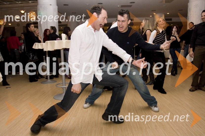 Jože Potrebuješ, skupina Čuki, in Omar Naber, pevecEMA 2009, finale