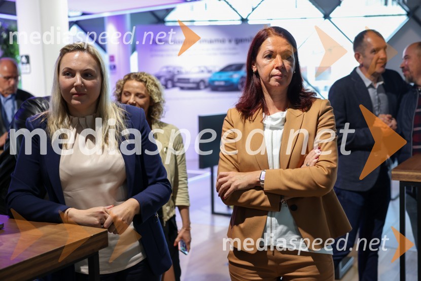  Sara Fink, Porsche Slovenija;  Simona Mavsar, direktorica znamke Seat pri Porsche Slovenija d.o.o.Vrhunska e-mobilnost, konferenca