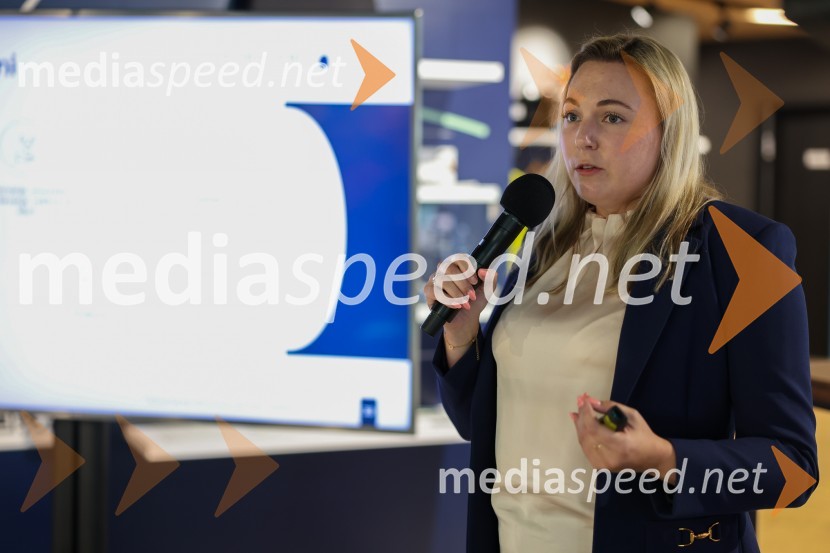  Sara Fink, Porsche SlovenijaVrhunska e-mobilnost, konferenca