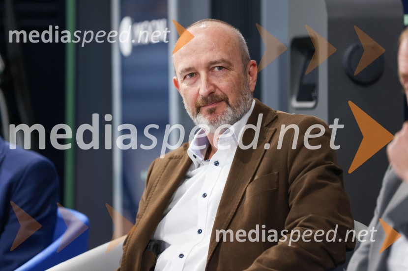  Miha Levstek, direktor, EtrelVrhunska e-mobilnost, konferenca