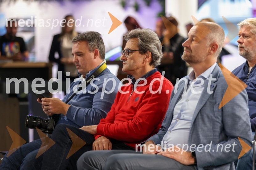  ... ;  Martin Wienerroither, direktor Porsche Slovenija;  Andrej Celestina, Porsche SlovenijaVrhunska e-mobilnost, konferenca