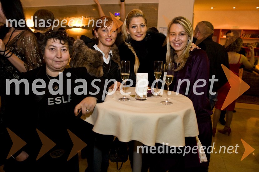 Dragica Petrovič, režiserka in producentka, ..., Lucija Gubenšek, TV voditeljica in ...EMA 2009, finale