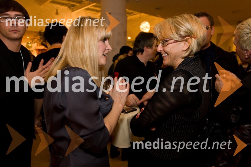 Helena Blagne Zaman, pevka, in Nataša Bolčina Žgavec, urednica razvedrilnega programa na Radiu SlovenijaEMA 2009, finale